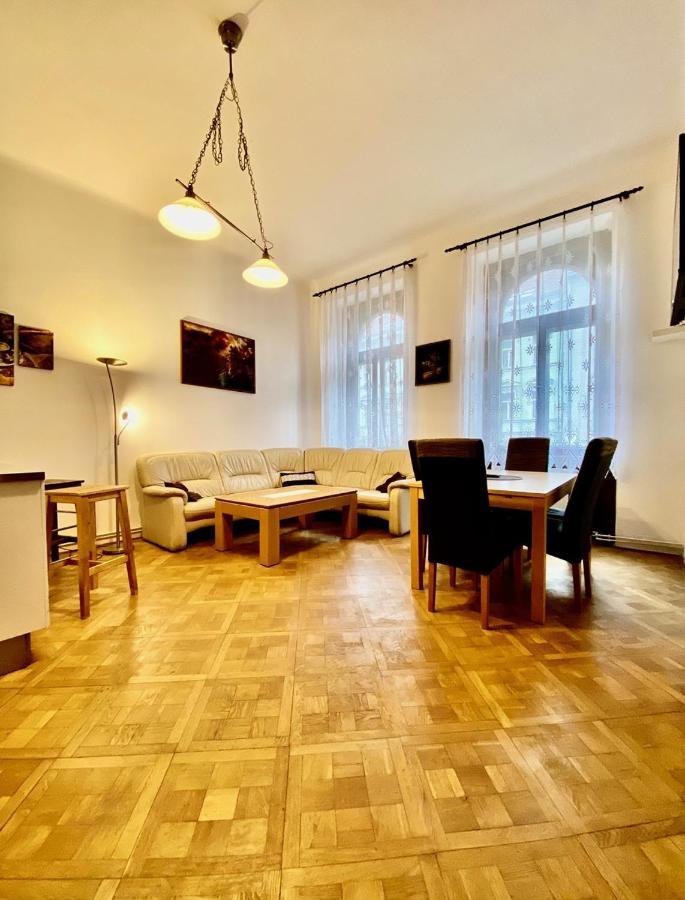 Spacious Cozy Apartments In Centre Прага Екстер'єр фото