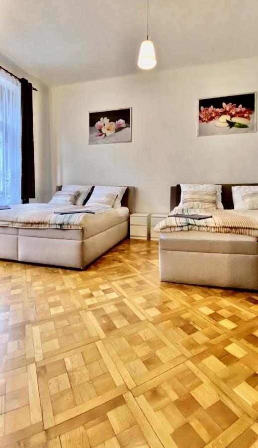 Spacious Cozy Apartments In Centre Прага Екстер'єр фото