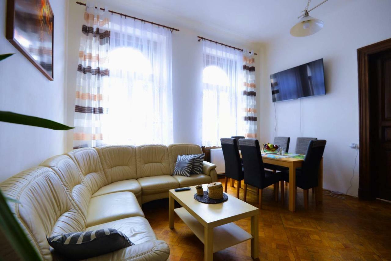 Spacious Cozy Apartments In Centre Прага Екстер'єр фото