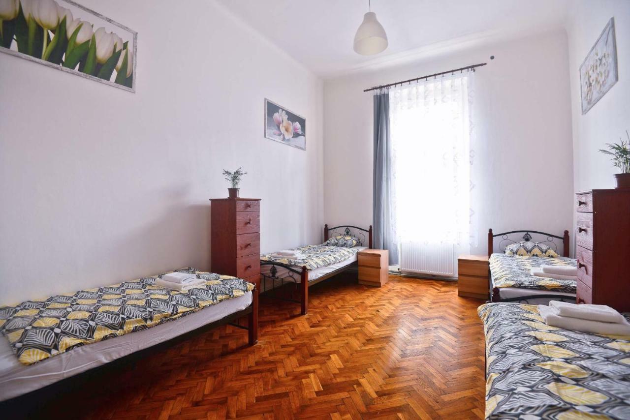 Spacious Cozy Apartments In Centre Прага Екстер'єр фото